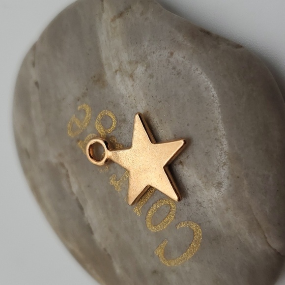 Rising star charm‎ - Picture 1 of 2